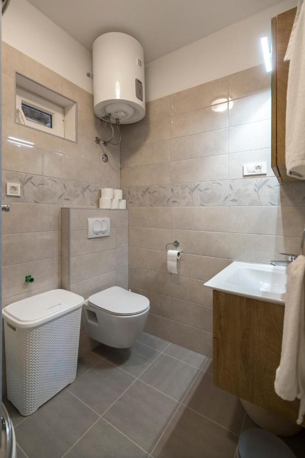 Apartments Bepi Komiza Bagian luar foto