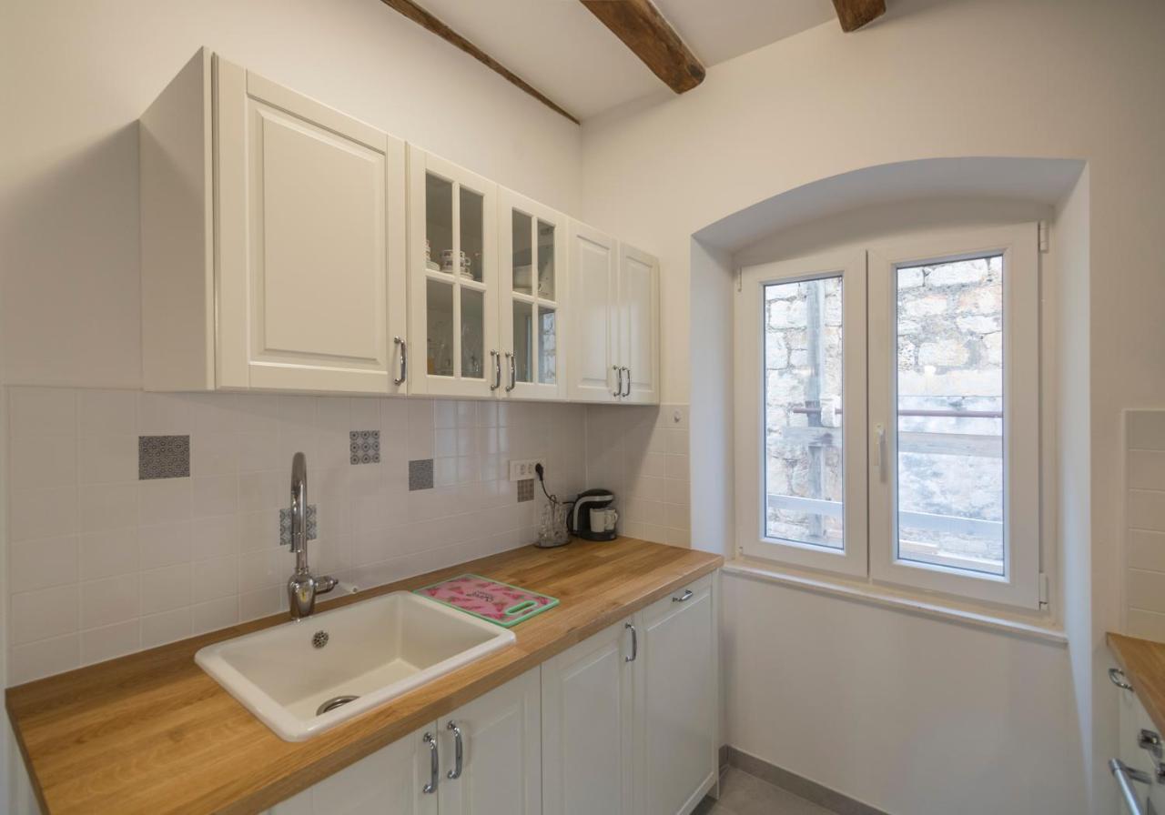 Apartments Bepi Komiza Bagian luar foto