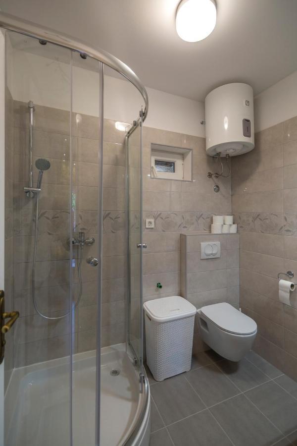 Apartments Bepi Komiza Bagian luar foto