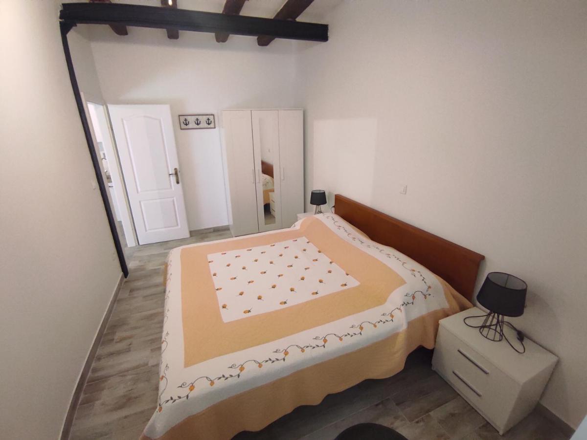 Apartments Bepi Komiza Bagian luar foto