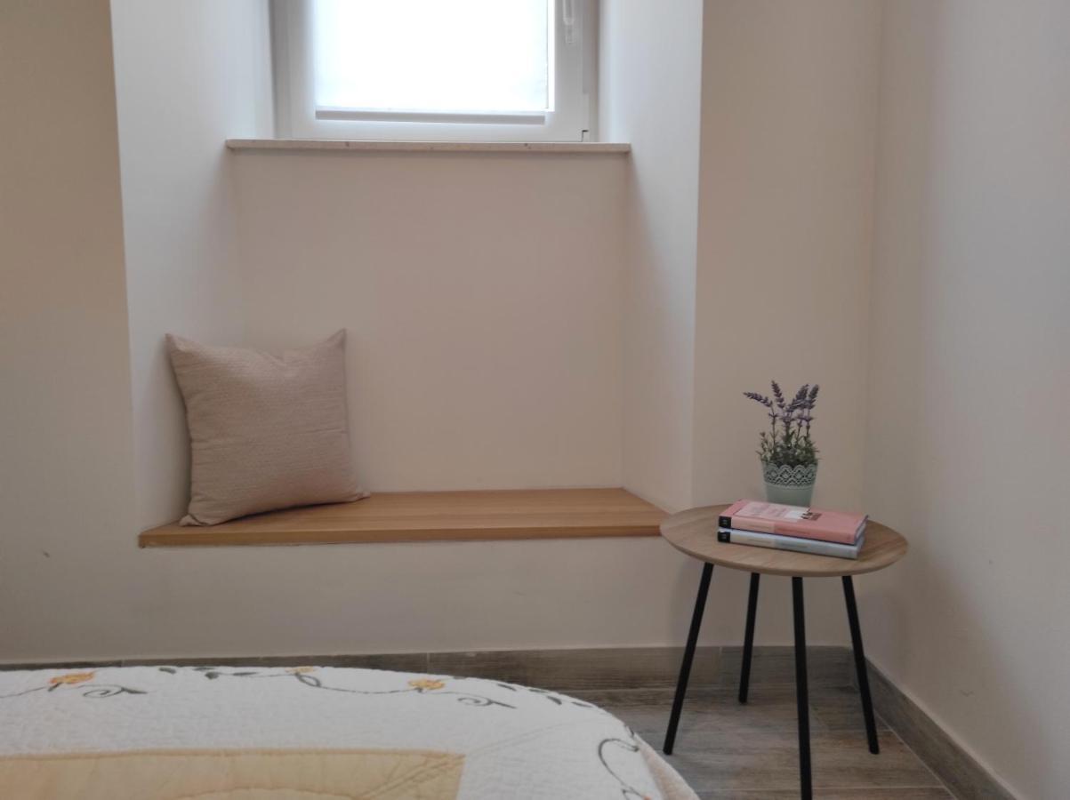 Apartments Bepi Komiza Bagian luar foto
