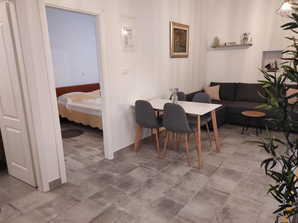 Apartments Bepi Komiza Bagian luar foto