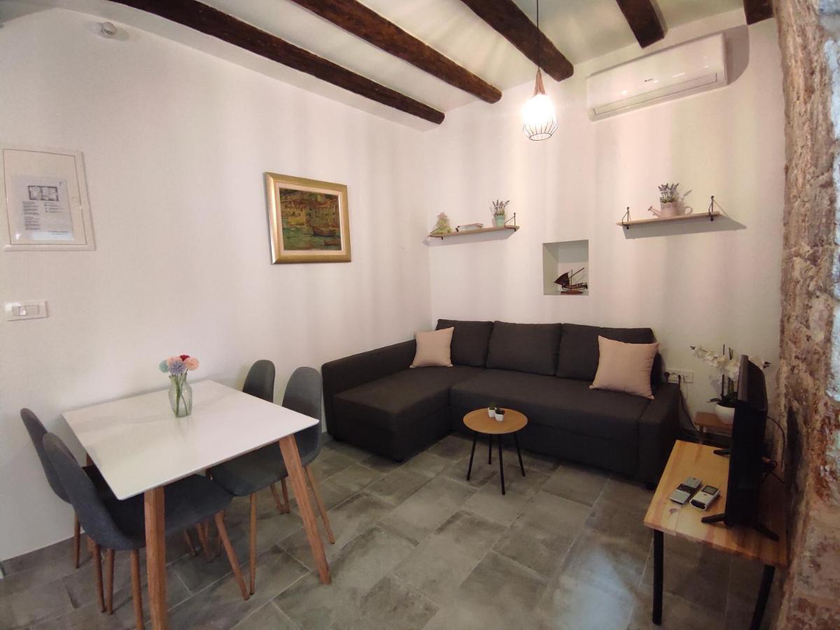 Apartments Bepi Komiza Bagian luar foto