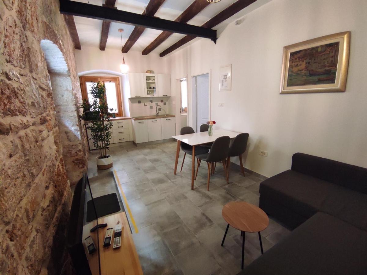 Apartments Bepi Komiza Bagian luar foto