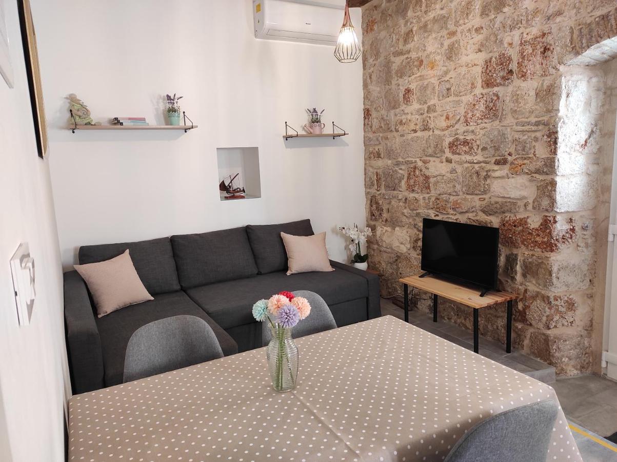 Apartments Bepi Komiza Bagian luar foto