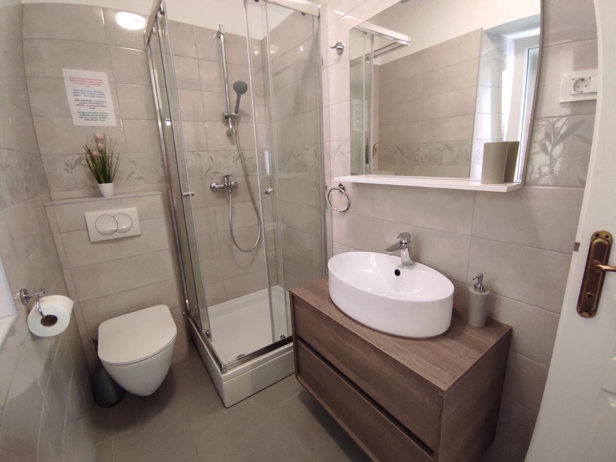 Apartments Bepi Komiza Bagian luar foto